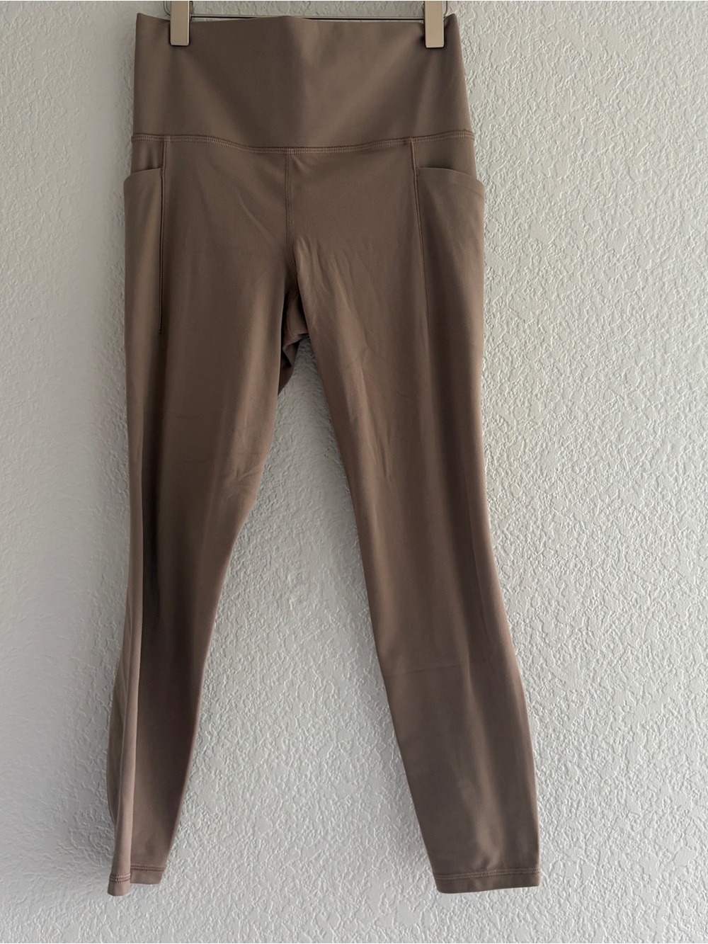 Athleta Taupe Salutation Stash Cinch 7/8 Leggings